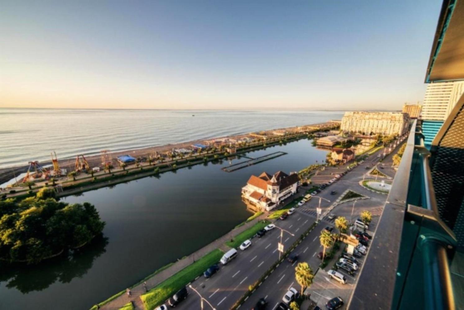 Panorama Black Sea View & Aparthotel Batoemi Buitenkant foto